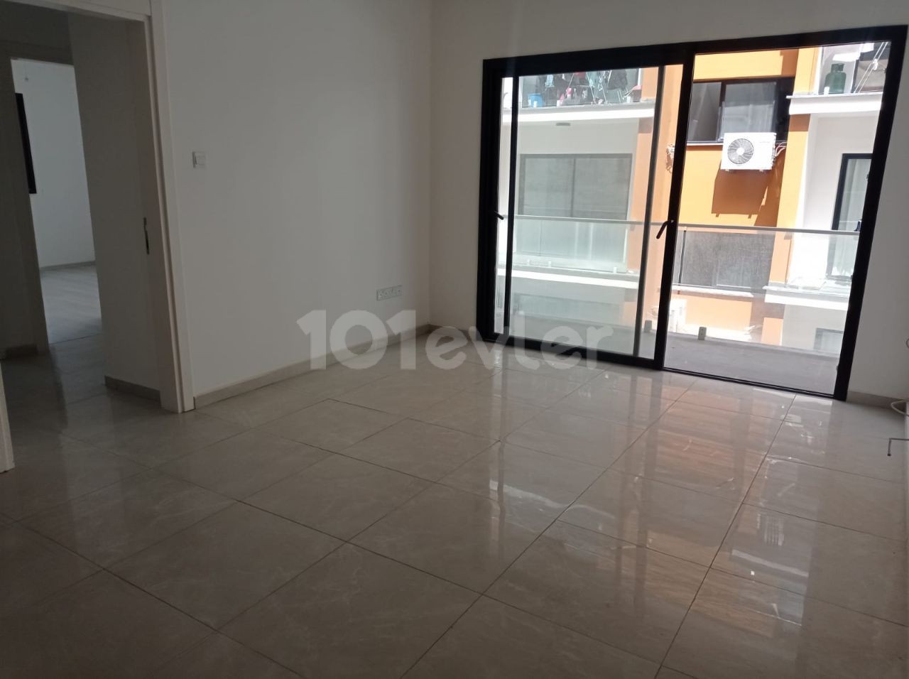 85M2 TURKISH OPPORTUNITY APARTMENT ON THE GROUND FLOOR IN THE SMALL KAYMAKLI DISTRICT (2 +1) ** 