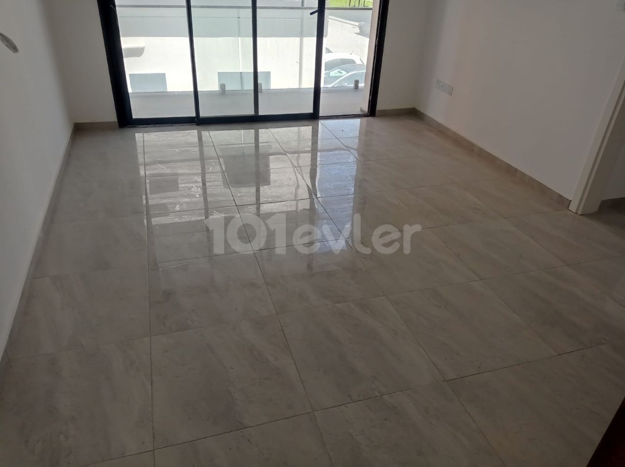 85M2 TURKISH OPPORTUNITY APARTMENT ON THE GROUND FLOOR IN THE SMALL KAYMAKLI DISTRICT (2 +1) ** 