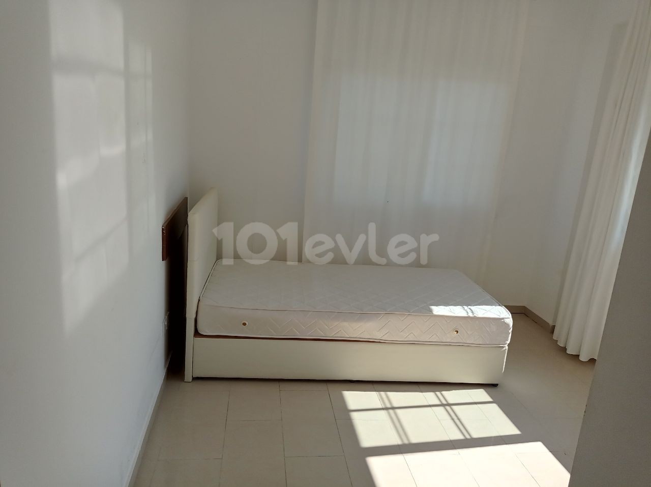 3+1 Apartment for rent with semi-furnished monthly payment on Yenisehirde street ** 