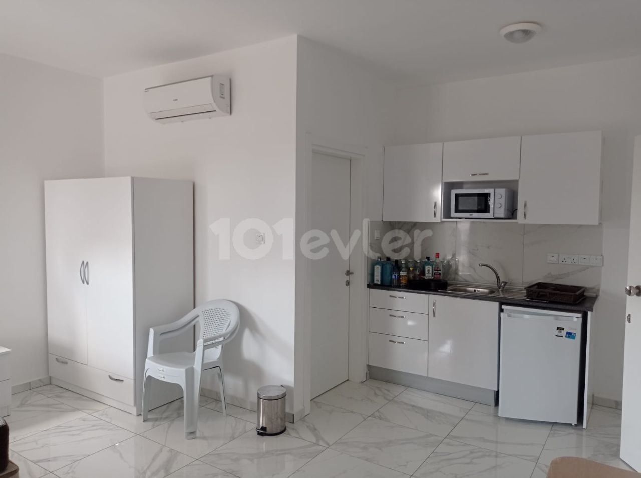 STUDIO APARTMENTS WITH LARGE SPACIOUS ELEVATORS AND COVERED PARKING IN AN EXCELLENT LOCATION IN THE MARMARA REGION ** 