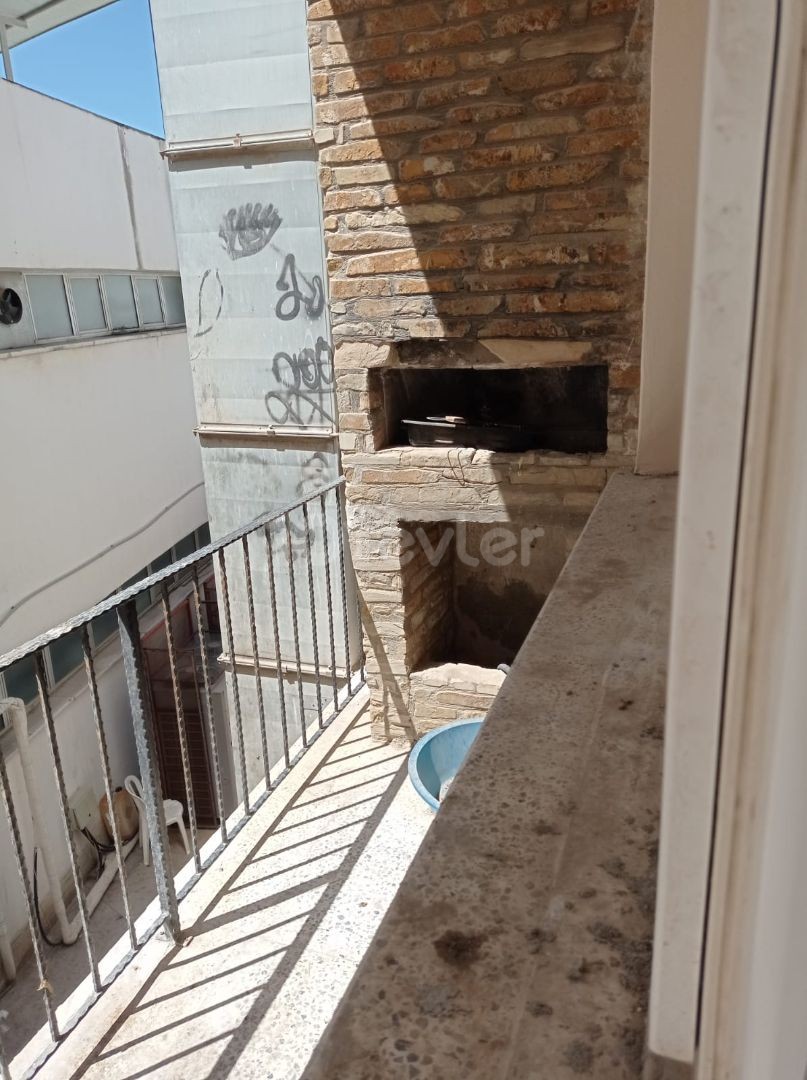 GROßE GERÄUMIGE (3+1) BBQ-WOHNUNG ZU VERMIETEN IN DER NÄHE VON HALTESTELLEN IN AUSGEZEICHNETER LAGE IN ORTAKÖY ** 