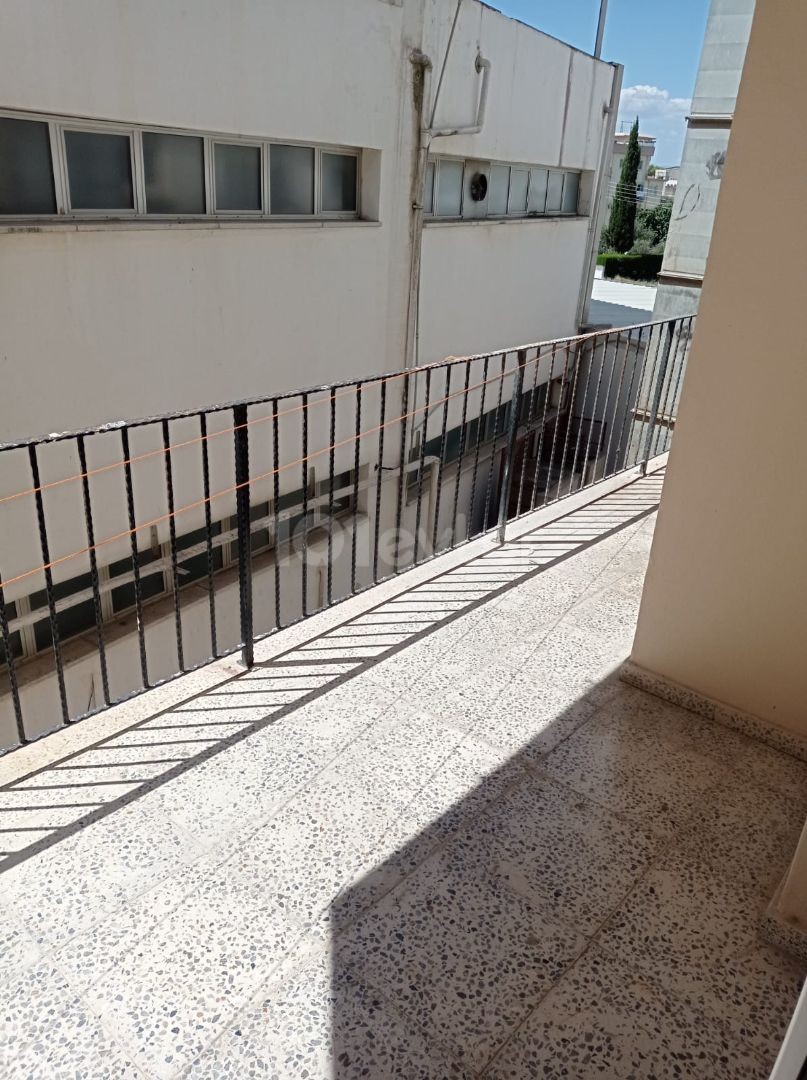 GROßE GERÄUMIGE (3+1) BBQ-WOHNUNG ZU VERMIETEN IN DER NÄHE VON HALTESTELLEN IN AUSGEZEICHNETER LAGE IN ORTAKÖY ** 