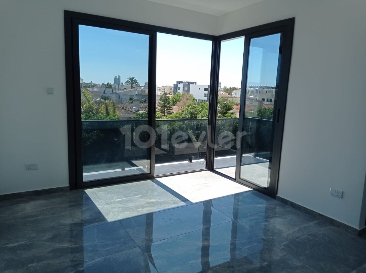 EXCELLENT DESIGN IN THE MOST ELITE AREA OF KÜÇÜK KAYMAKLI, 1. SPACIOUS AND SPACIOUS APARTMENTS WITH AN ELEVATOR (3+1), BUILT WITH HIGH-CLASS WORKMANSHIP AND MATERIALS ** 