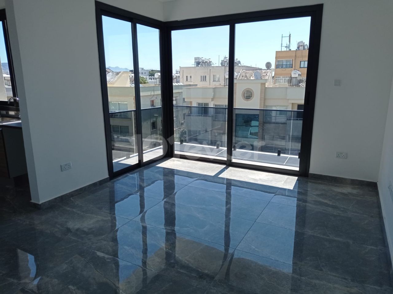 EXCELLENT DESIGN IN THE MOST ELITE AREA OF KÜÇÜK KAYMAKLI, 1. SPACIOUS AND SPACIOUS APARTMENTS WITH AN ELEVATOR (3+1), BUILT WITH HIGH-CLASS WORKMANSHIP AND MATERIALS ** 