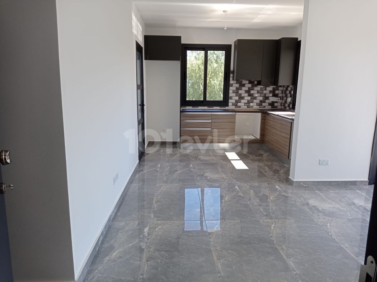 EXCELLENT DESIGN IN THE MOST ELITE AREA OF KÜÇÜK KAYMAKLI, 1. SPACIOUS AND SPACIOUS APARTMENTS WITH AN ELEVATOR (3+1), BUILT WITH HIGH-CLASS WORKMANSHIP AND MATERIALS ** 