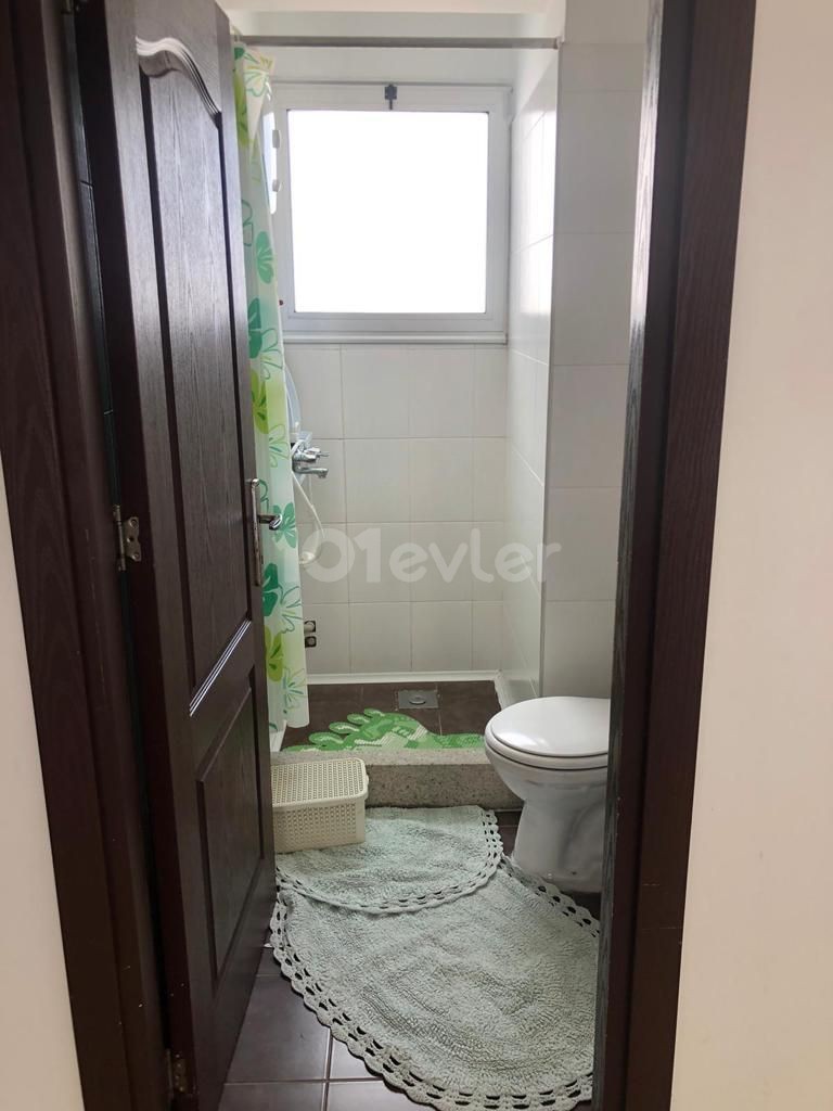 Ortaköy bölgesinde otobüs duraklarına ve markete 2 dk mesafede  kiralık 1+1 daire 