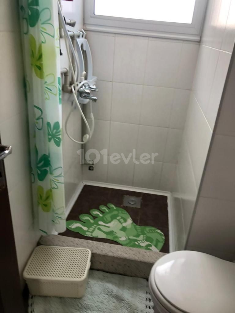 Ortaköy bölgesinde otobüs duraklarına ve markete 2 dk mesafede  kiralık 1+1 daire 