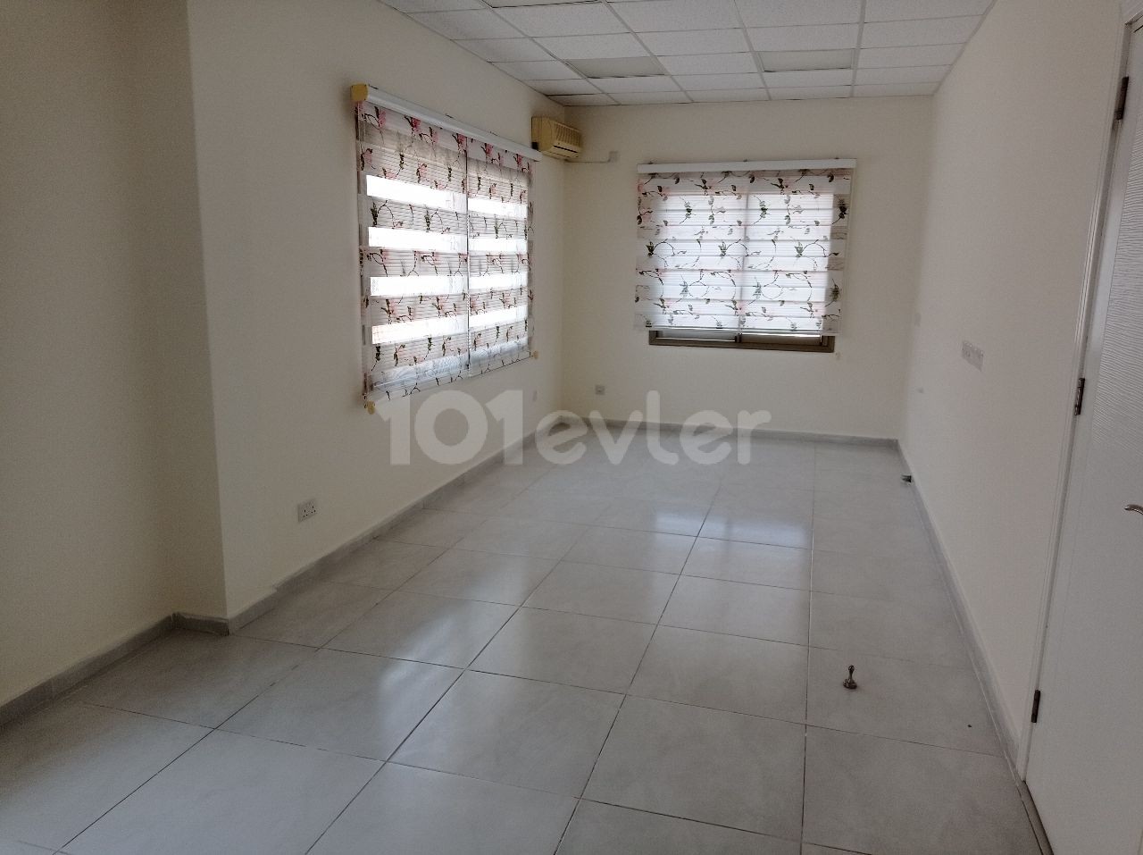 2+1 Semi-furnished apartment in Kucukkaymakli district ** 