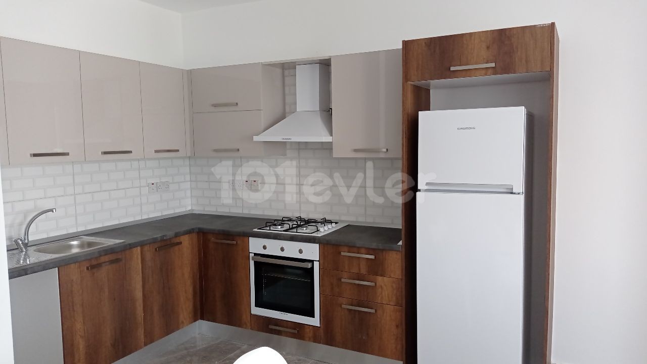 Bakanlıklar bölgesinde merkezi konumda kiralık 2+1 yeni eşyalı sıfır daire