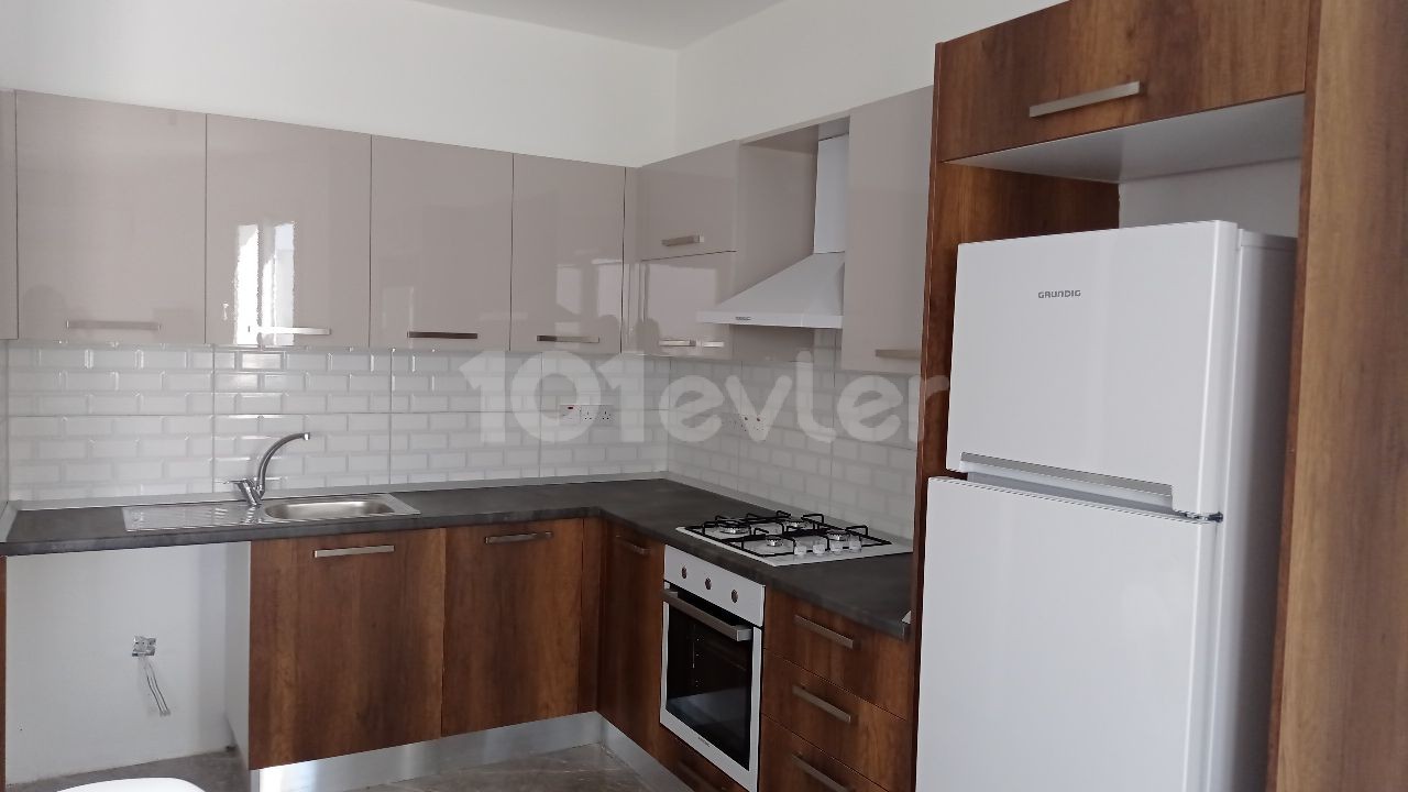 Bakanlıklar bölgesinde merkezi konumda kiralık 2+1 yeni eşyalı sıfır daire