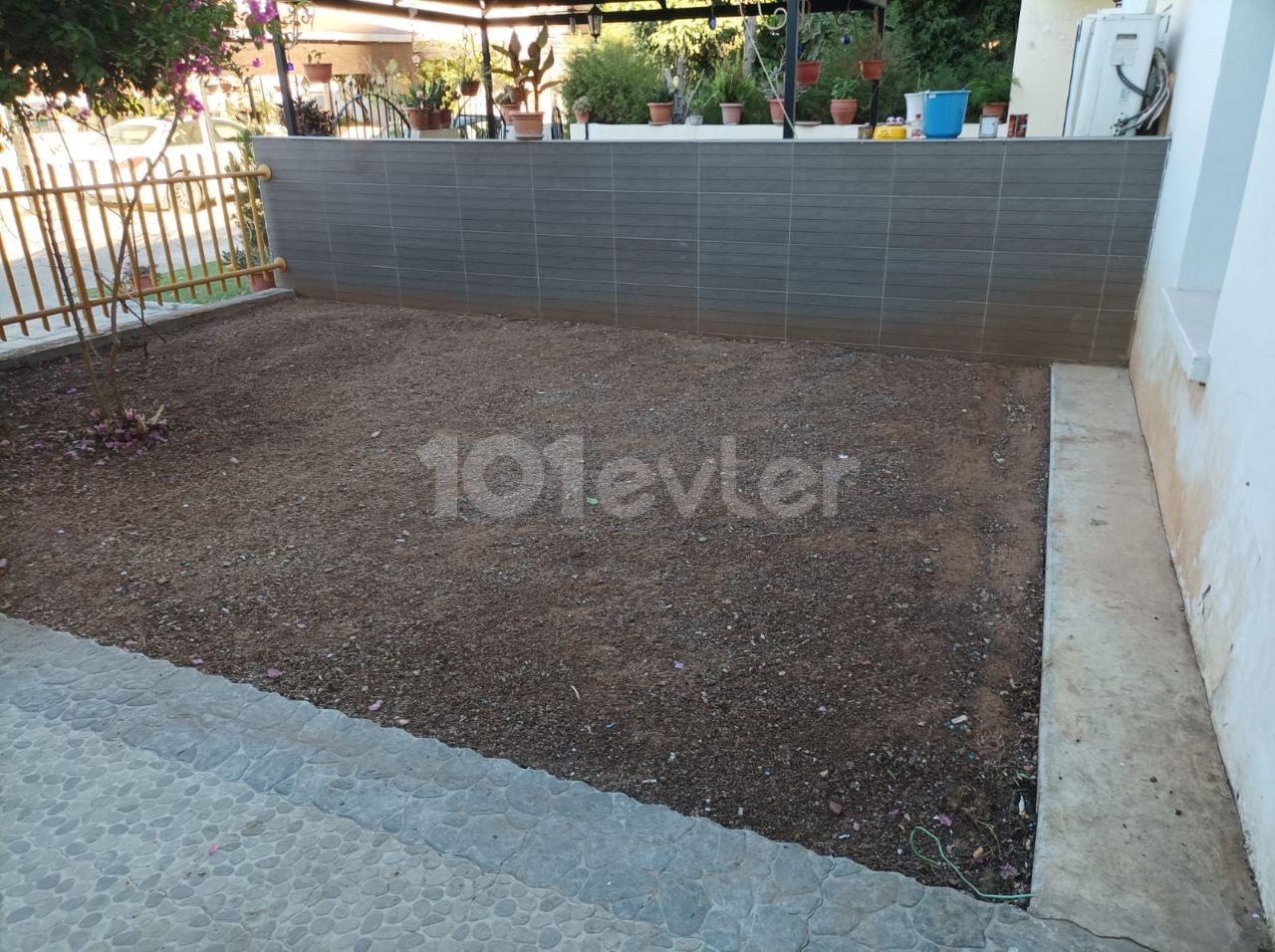 A 100 m2 (2 + 1) duplex detached commercial permit with a garden with a front and back garden in the Küçükkaymakli area is a product of the opportunity. ** 