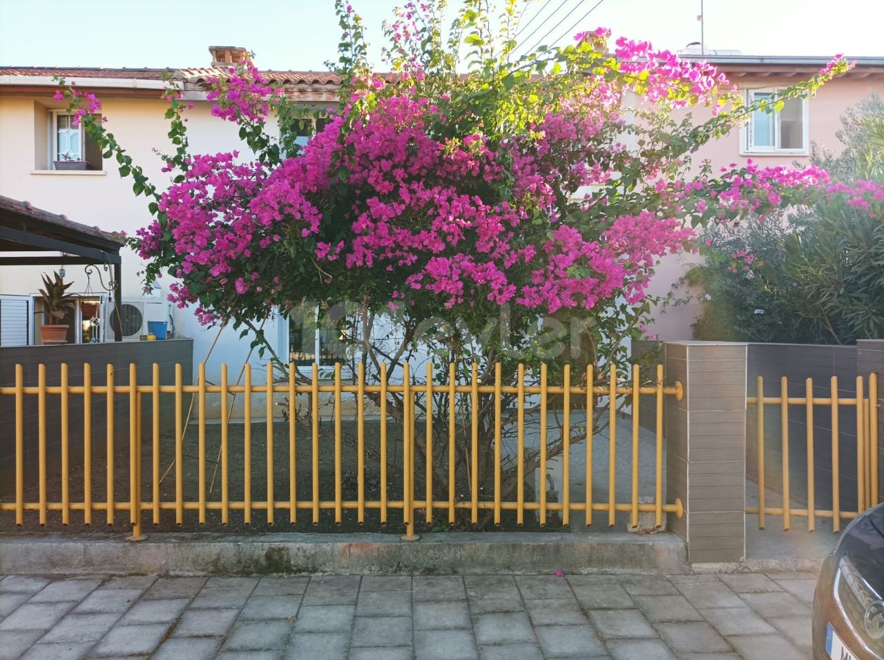 A 100 m2 (2 + 1) duplex detached commercial permit with a garden with a front and back garden in the Küçükkaymakli area is a product of the opportunity. ** 