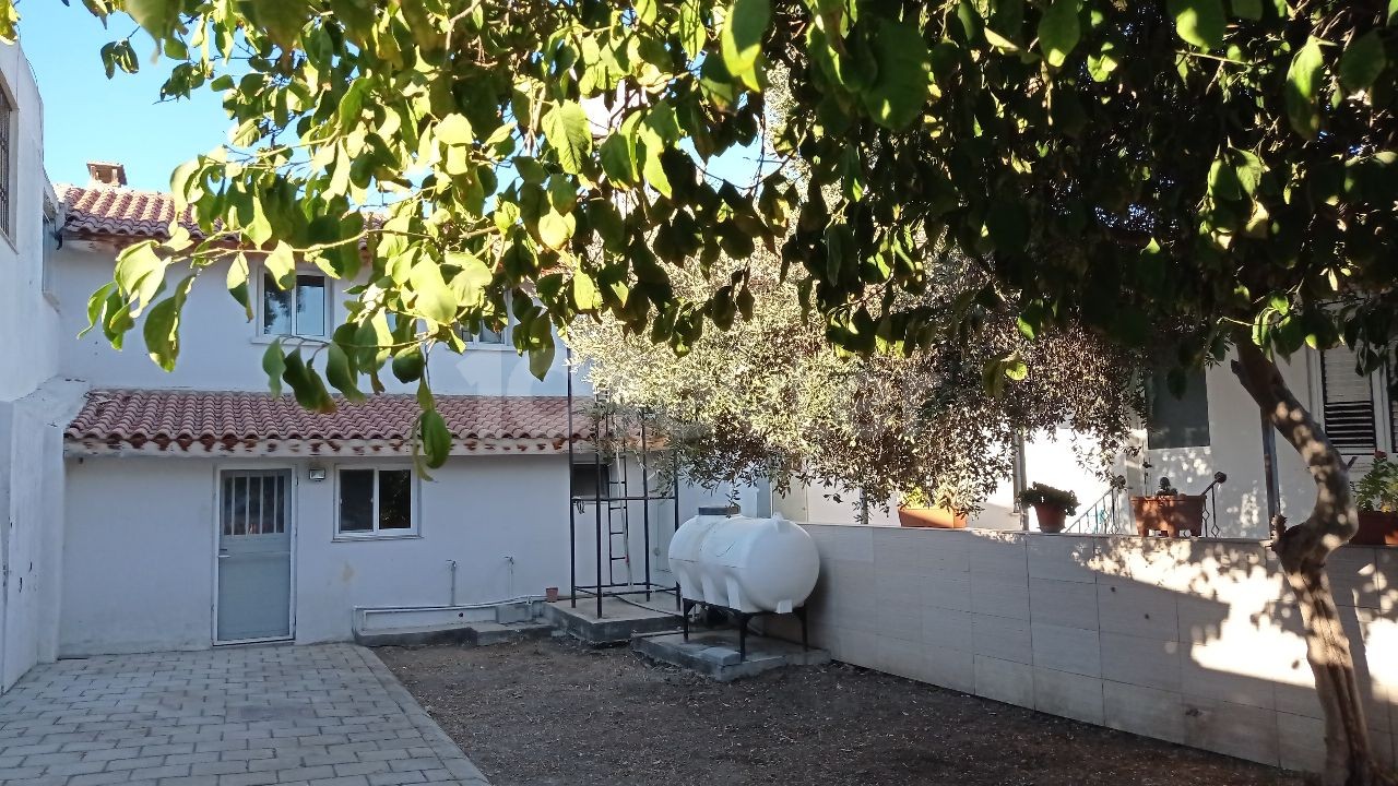 A 100 m2 (2 + 1) duplex detached commercial permit with a garden with a front and back garden in the Küçükkaymakli area is a product of the opportunity. ** 