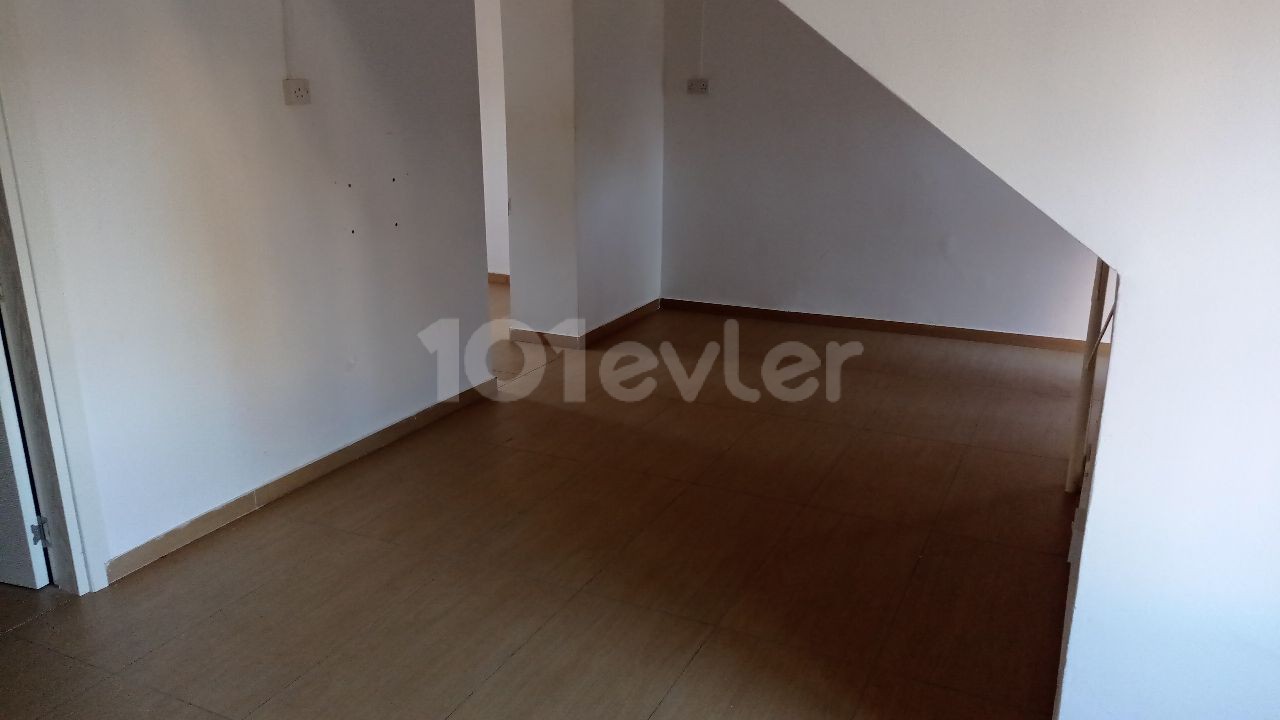 A 100 m2 (2 + 1) duplex detached commercial permit with a garden with a front and back garden in the Küçükkaymakli area is a product of the opportunity. ** 