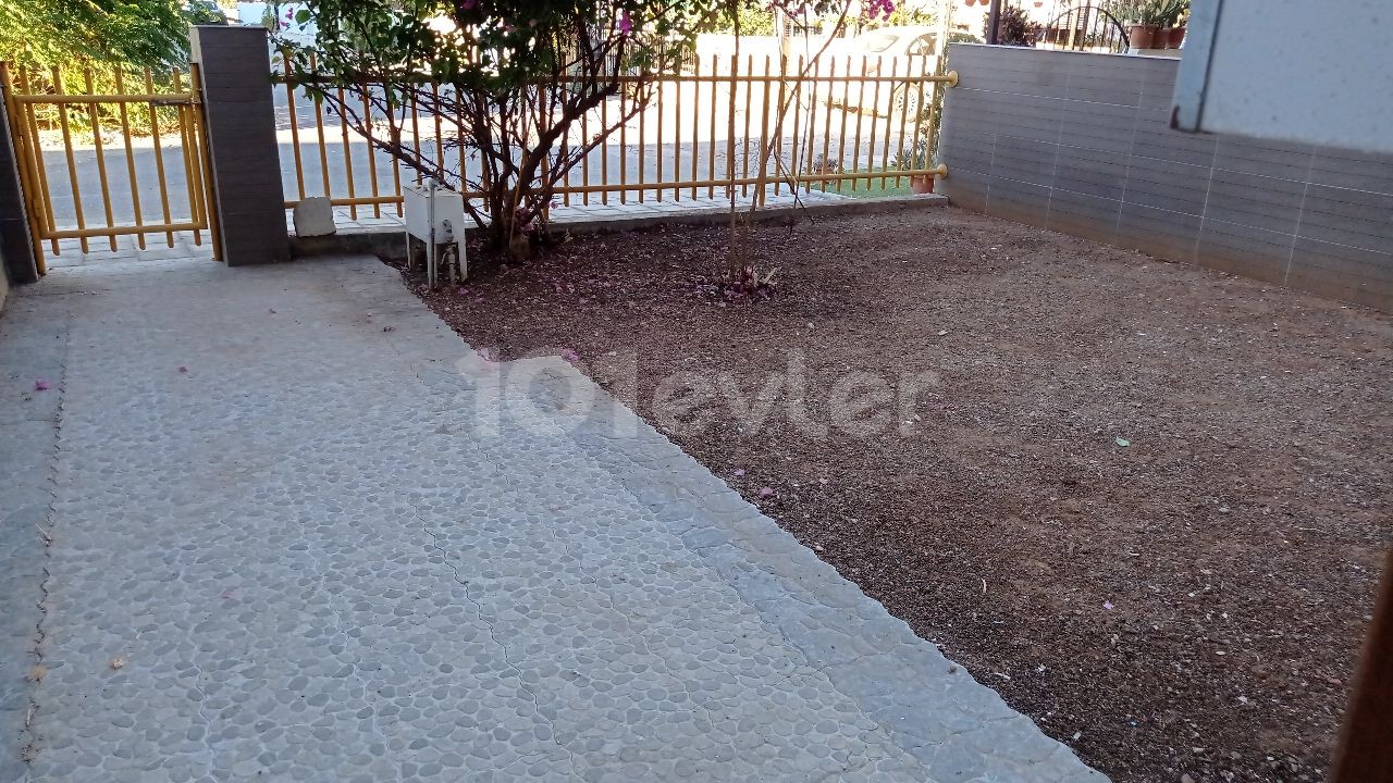 A 100 m2 (2 + 1) duplex detached commercial permit with a garden with a front and back garden in the Küçükkaymakli area is a product of the opportunity. ** 