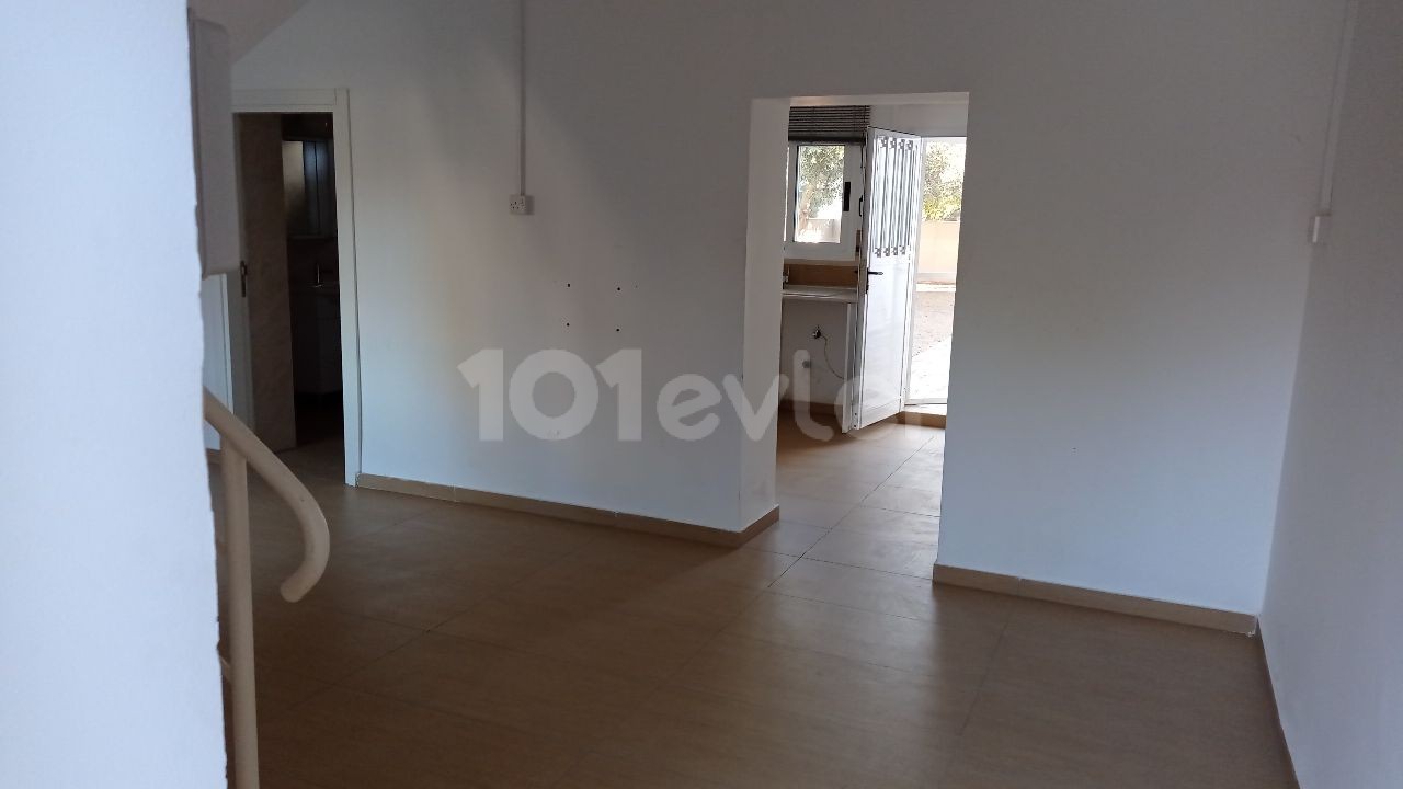 A 100 m2 (2 + 1) duplex detached commercial permit with a garden with a front and back garden in the Küçükkaymakli area is a product of the opportunity. ** 