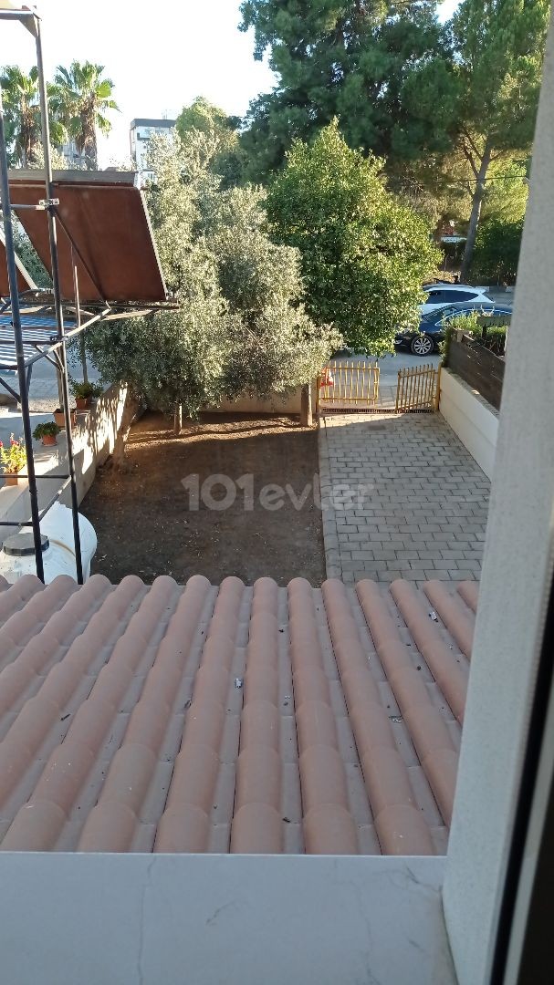 A 100 m2 (2 + 1) duplex detached commercial permit with a garden with a front and back garden in the Küçükkaymakli area is a product of the opportunity. ** 