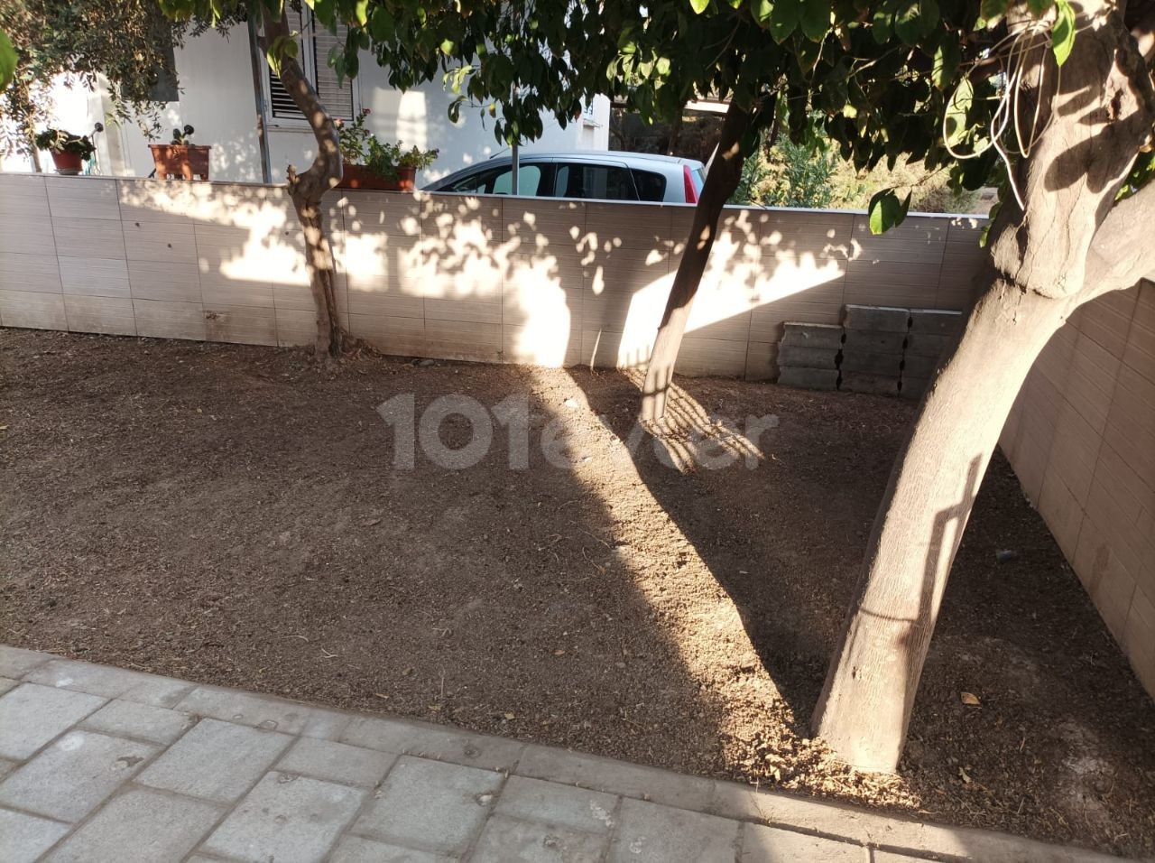 A 100 m2 (2 + 1) duplex detached commercial permit with a garden with a front and back garden in the Küçükkaymakli area is a product of the opportunity. ** 