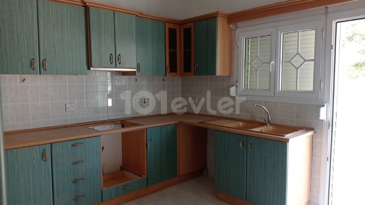 Detached House To Rent in Kızılbaş, Nicosia