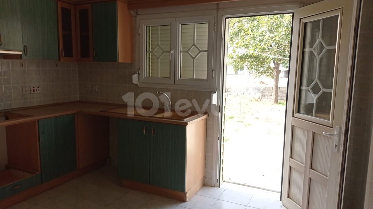 Detached House To Rent in Kızılbaş, Nicosia