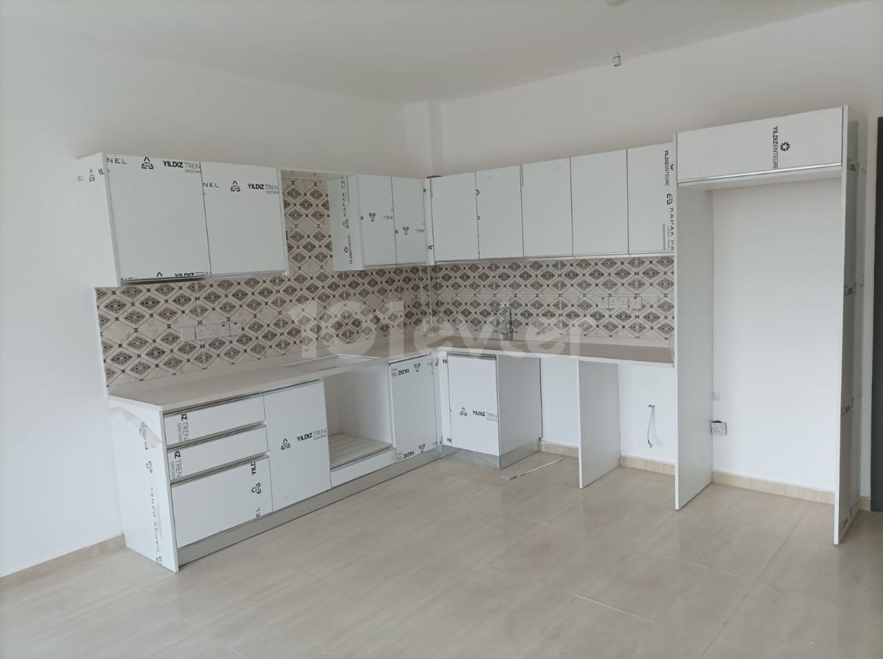 WONDERFUL (2 + 1) APARTMENTS FOR SALE WITH ELEVATOR AND PARKING LOT, BUILT WITH EXCELLENT WORKMANSHIP AND MATERIALS IN THE MOST BEAUTIFUL AREA OF SMALL KAYMAKLI