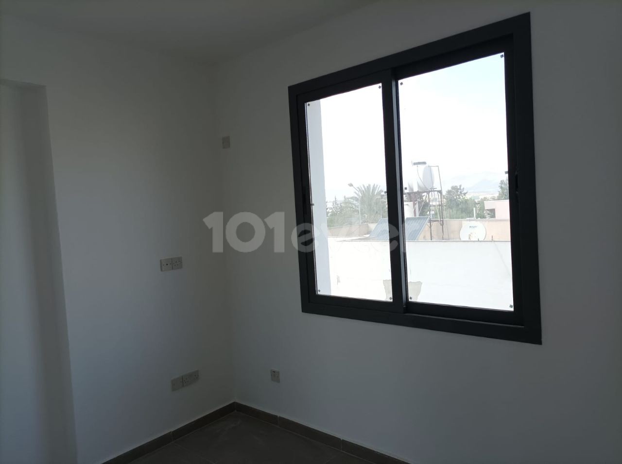 Investment opportunity apartments in Küçük Kaymaklı area with 2+1 90M2 elevator indoor and outdoor parking lot