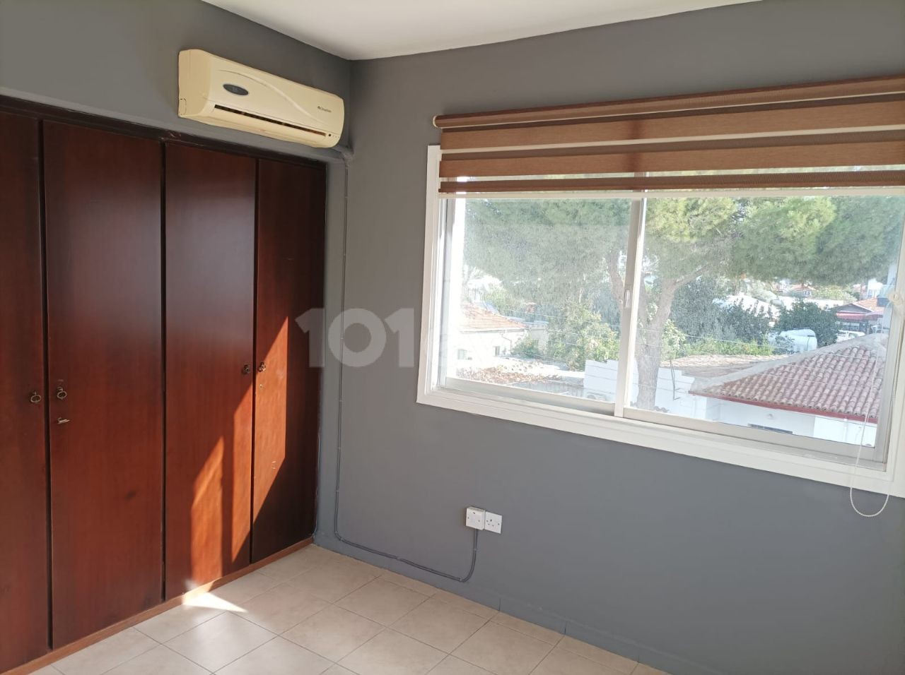 LARGE AND SPACIOUS FLAT FOR RENT WITH COMMERCIAL PERMIT IN A PERFECT LOCATION IN YENİŞEHİR, SUITABLE TO BE AN OFFICE, CLINIC, AND TRAINING CENTER WITH ELEVATOR.