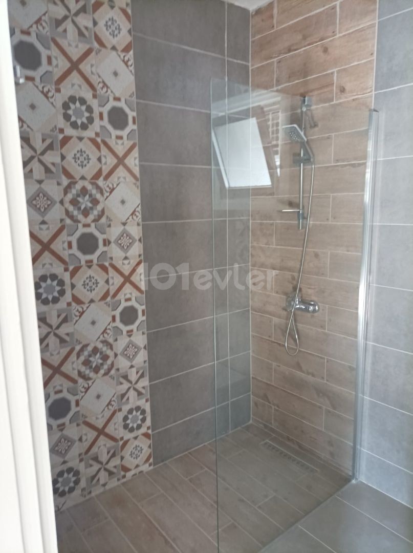 Yenişehir bölgesinde ticari izinli kiralık 3+1 ofis, eğitim yeri olmaya müsait daire