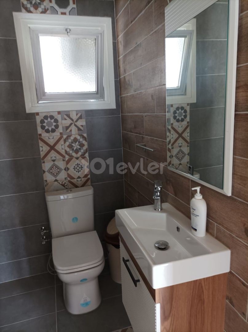 Yenişehir bölgesinde ticari izinli kiralık 3+1 ofis, eğitim yeri olmaya müsait daire