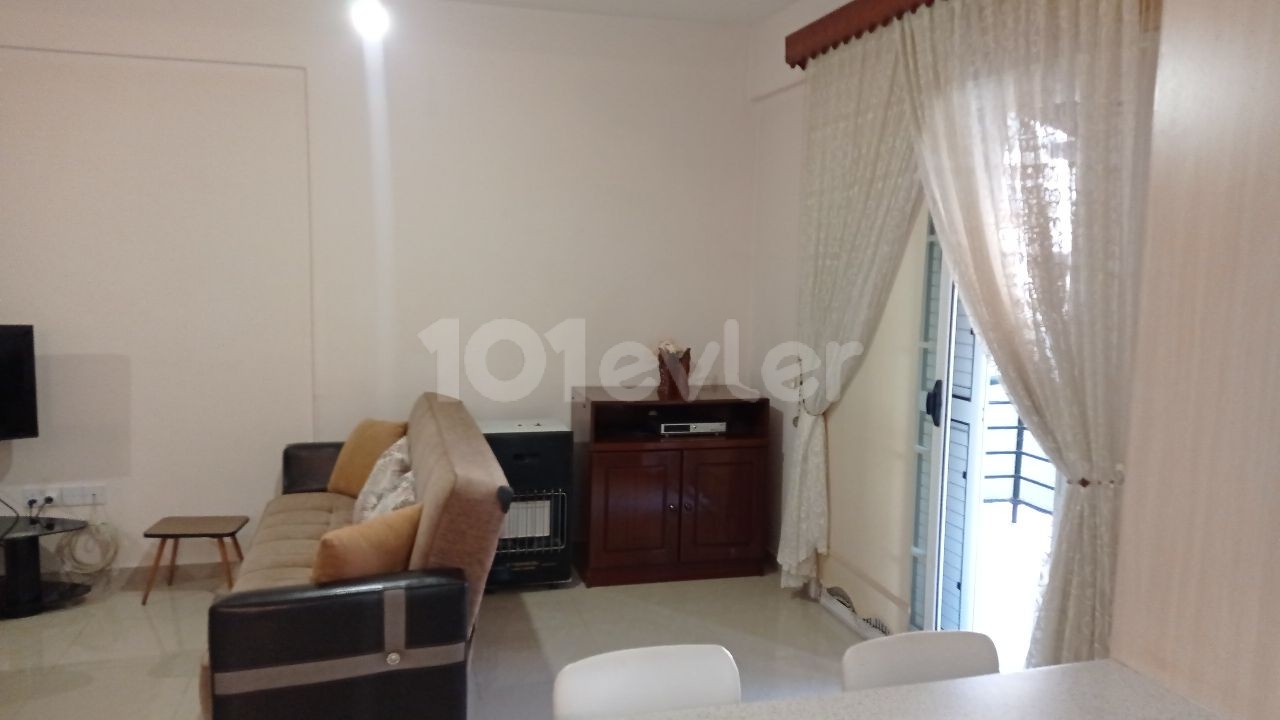 Gönyeli'de zemin kat merkezi konumda 2+1 kiralık  eşyalı daire 