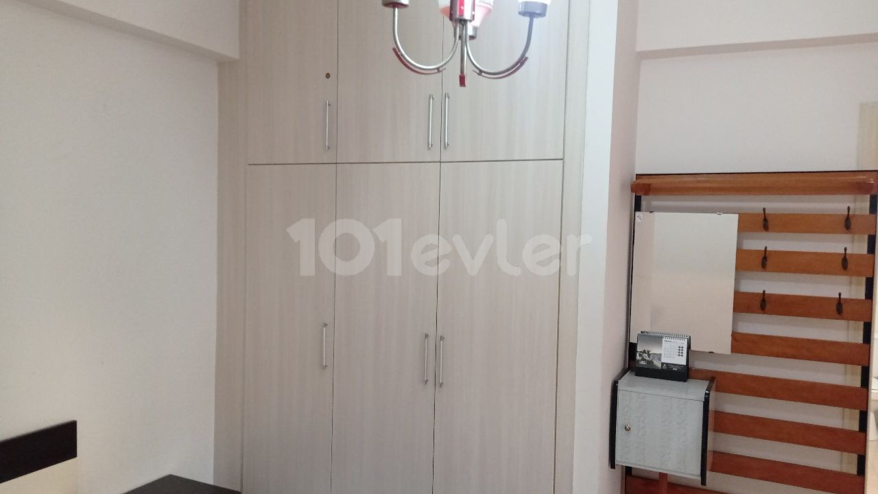 Gönyeli'de zemin kat merkezi konumda 2+1 kiralık  eşyalı daire 