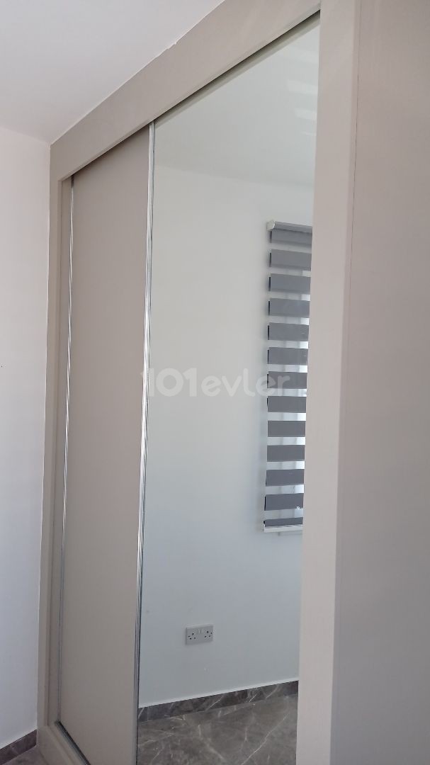 Opportunity flat for sale in a 1-year-old new building with ready tenants, centrally located in the Kızılbaş region, within walking distance of internal affairs and all ministries.