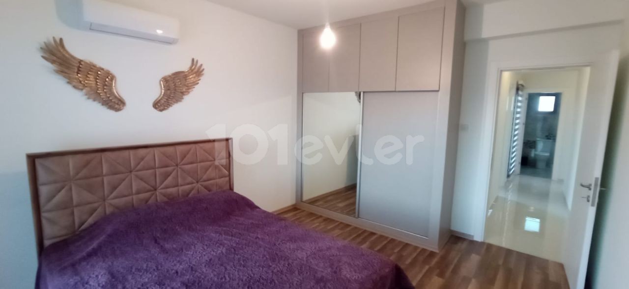 Stilvoll gestaltetes 2+1 möbliertes Penthouse in zentraler Lage in der Region Yenişehir mit einzigartiger Aussicht. 