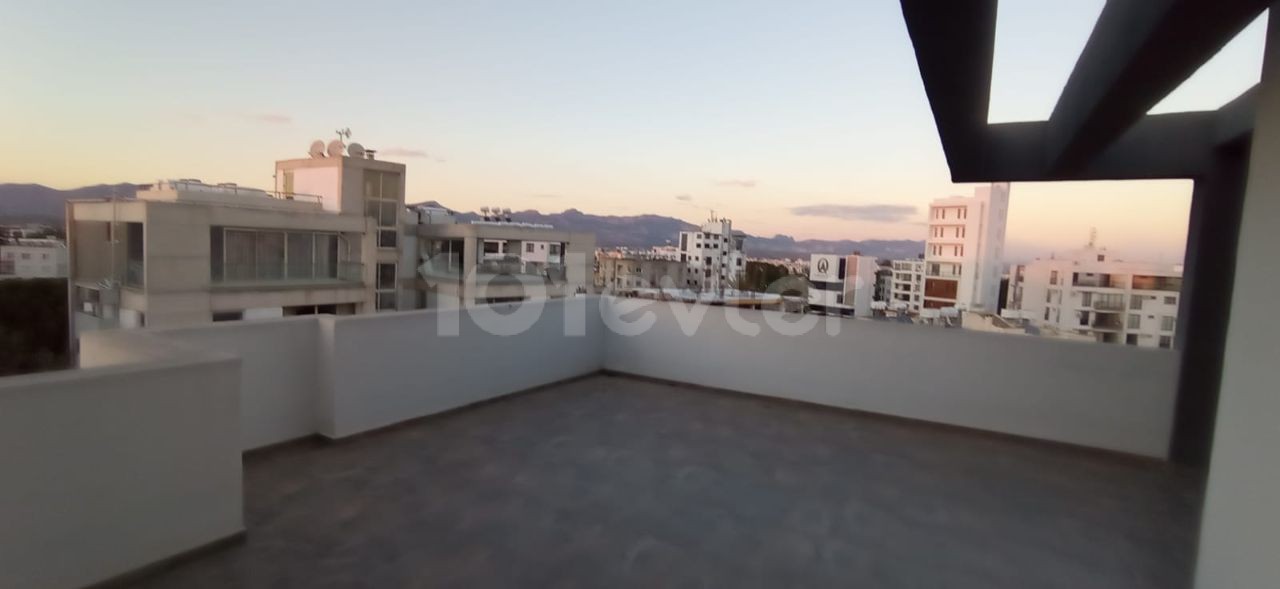 Stilvoll gestaltetes 2+1 möbliertes Penthouse mit einzigartiger Aussicht in zentraler Lage in Yenisehir. £600