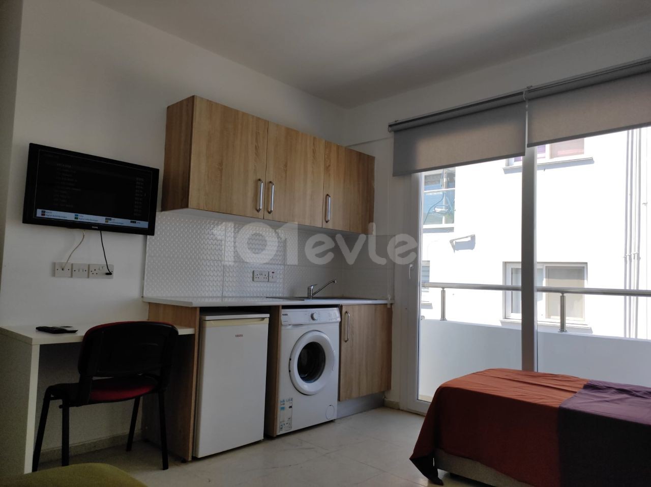 Otobüs duraklarına ve markete yürüme mesafesinde sadece kız öğrenci için kiralık studio 