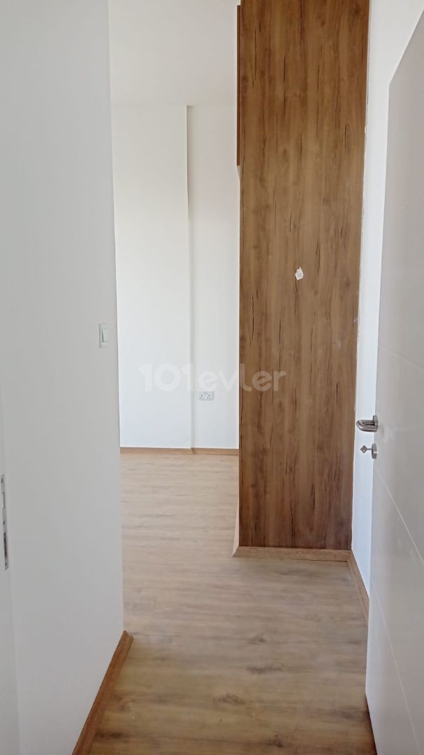 PERFEKTES PENTHOUSE MIT EIGENEM BADEZIMMER, SPEZIELL FÜR SIE ENTWORFEN, MIT PRIVATER JACUZZI TERRASSE UND MODERNEM DESIGN MIT 1. KLASSE VERARBEITUNG UND MATERIALIEN IN EINER WUNDERSCHÖNEN LAGE IN GÖNYELI 