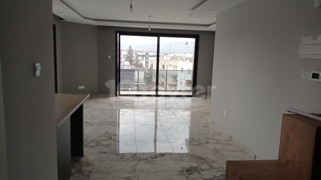 EXCELLENT LOCATION IN GÖNYELI, COMMERCIAL LICENSE, WONDERFULLY DESIGNED (3+1) 140M2 LARGE AND SPACIOUS ENSUIT FOR SALE IN A LIMITED NUMBER OF APARTMENTS FOR SALE