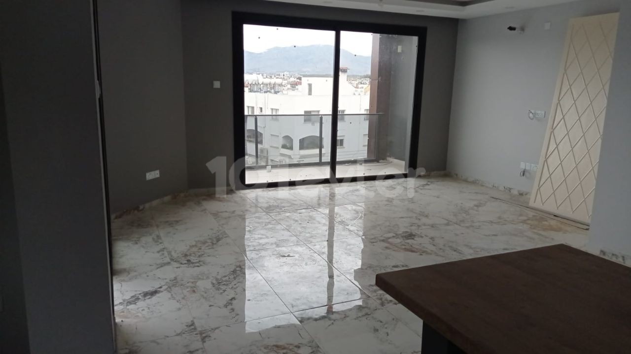 EXCELLENT LOCATION IN GÖNYELI, COMMERCIAL LICENSE, WONDERFULLY DESIGNED (3+1) 140M2 LARGE AND SPACIOUS ENSUIT FOR SALE IN A LIMITED NUMBER OF APARTMENTS FOR SALE