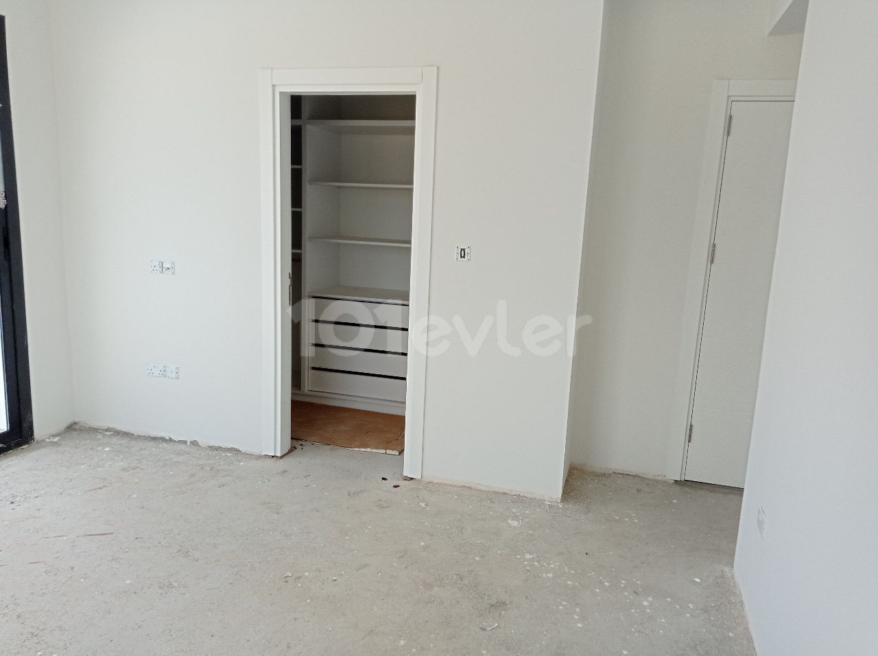 Hamitköy bölgesinde 3+1 lüks dizayn edilmiş ince işçilik ve nezih konumu ile satılık müstakil villa. Detaylı bilgi için ;05338339488