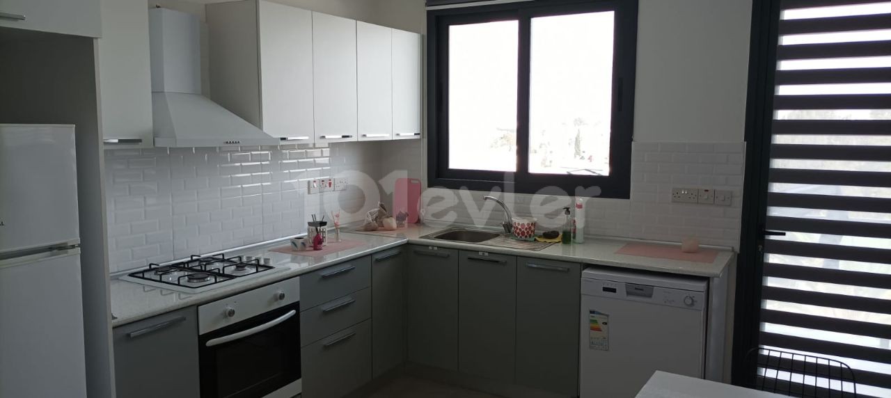 2+1 furnished flat for rent on the school road in Yenişehir region