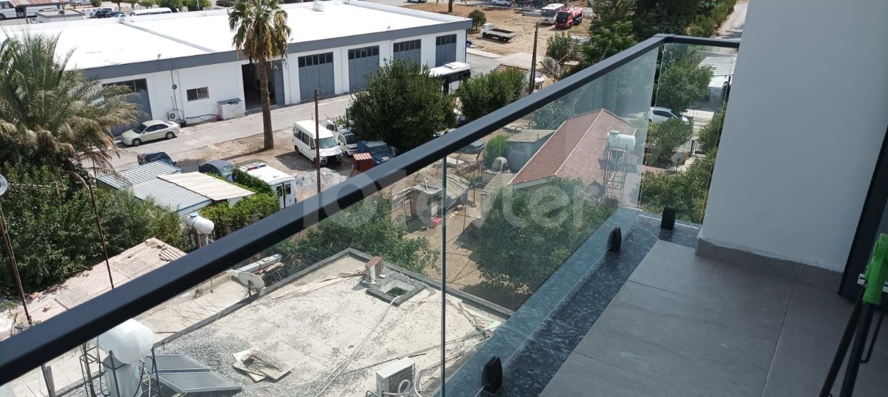 Yenişehir bölgesinde okullar yolunda kiralık 2+1 eşyalı daire 