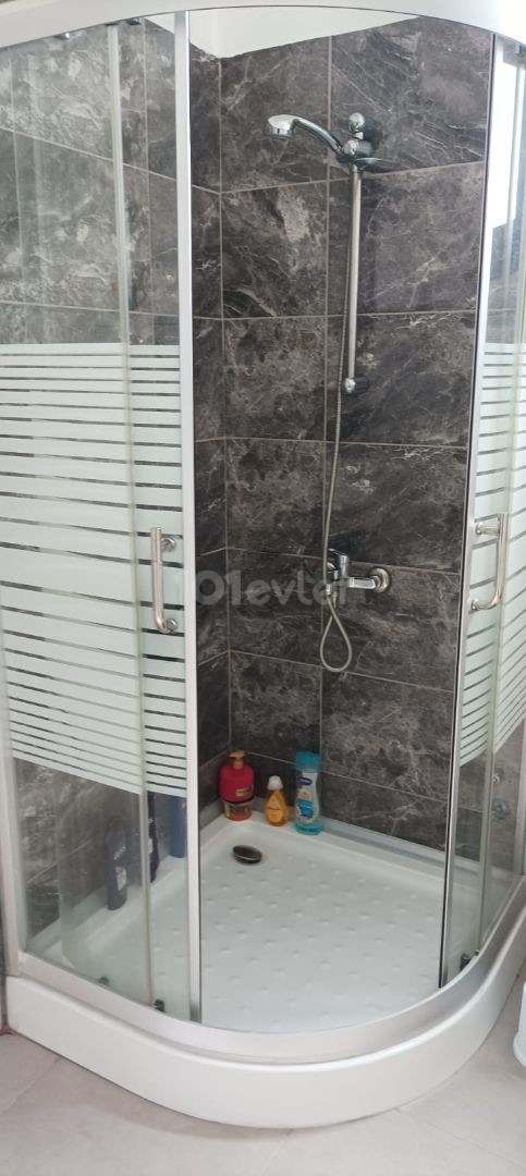 Yenişehir bölgesinde okullar yolunda kiralık 2+1 eşyalı daire 