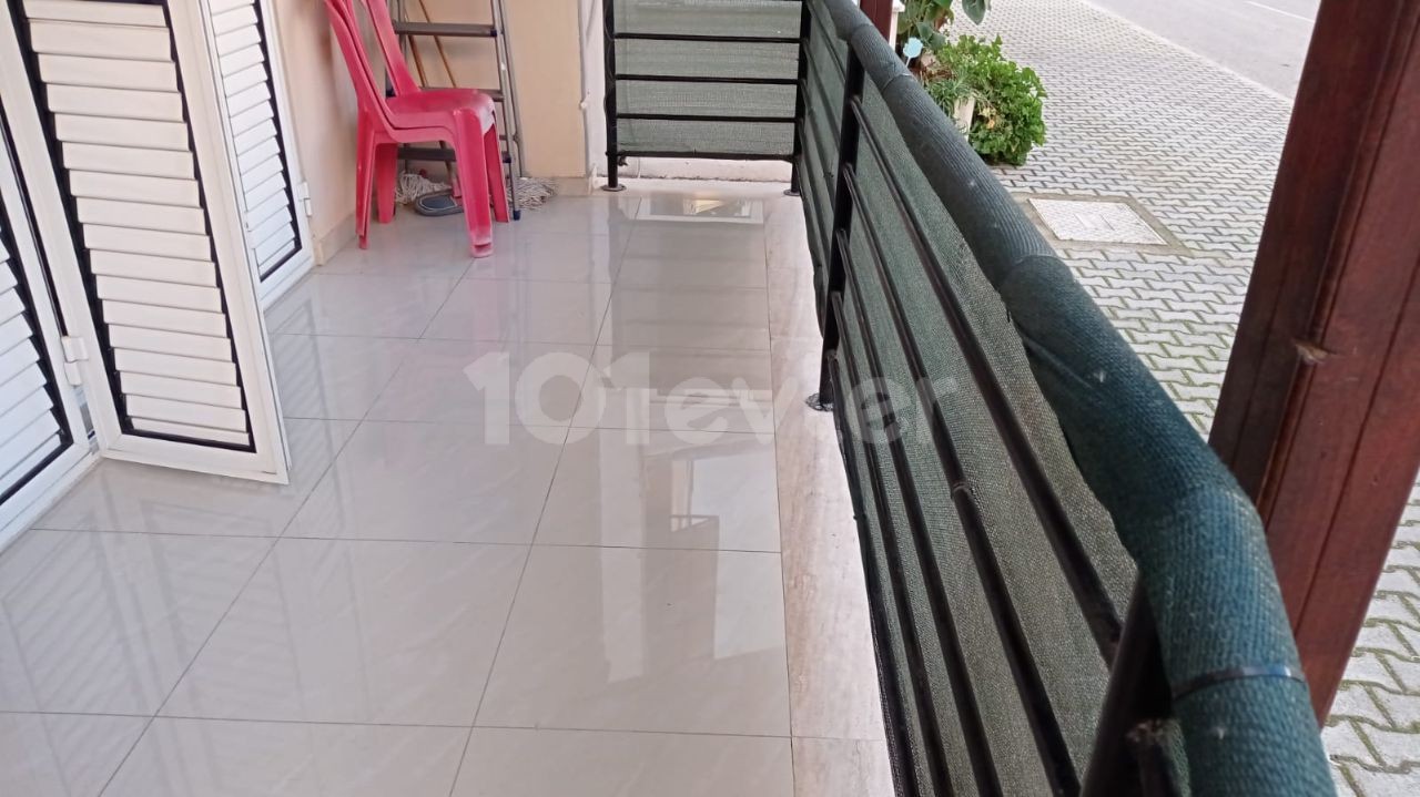 (2+1) 100 M2 + 35 M2 GARTEN-ERDGESCHOSSWOHNUNG ZU VERMIETEN IN PERFEKTER LAGE IN GÖNYELİ