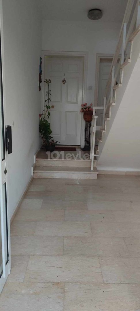 LARGE AND SPACIOUS (3+1) 130M2 TURKISH MADE, VERY AFFORDABLE PRICE FLAT FOR SALE, GROUND FLOOR WITH GARDEN, IN A PERFECT LOCATION IN KÜÇÜK KAYMAKLI.