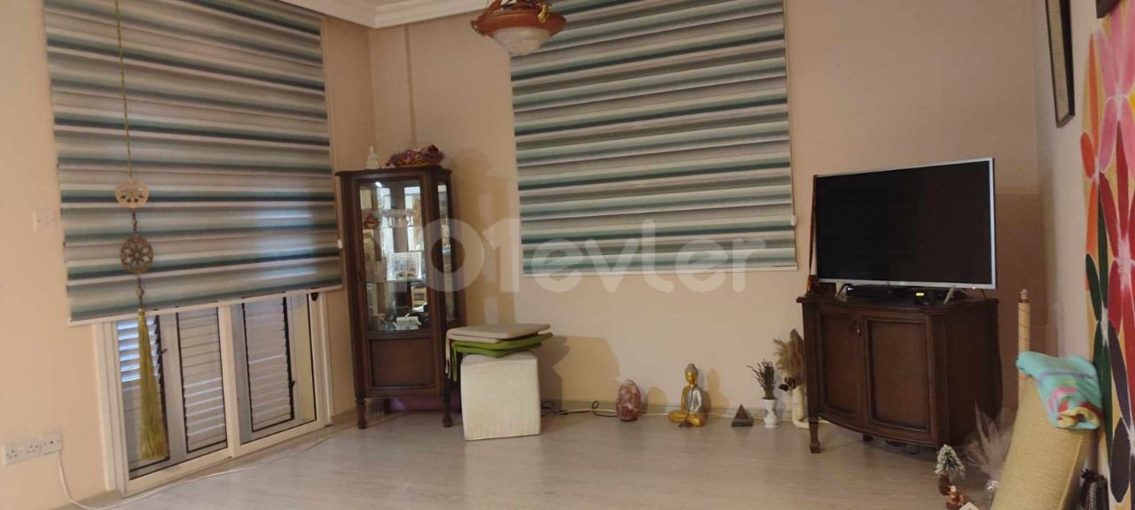 LARGE AND SPACIOUS (3+1) 130M2 TURKISH MADE, VERY AFFORDABLE PRICE FLAT FOR SALE, GROUND FLOOR WITH GARDEN, IN A PERFECT LOCATION IN KÜÇÜK KAYMAKLI.