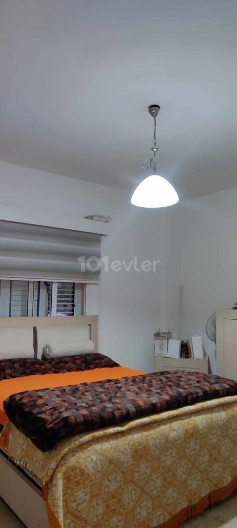 LARGE AND SPACIOUS (3+1) 130M2 TURKISH MADE, VERY AFFORDABLE PRICE FLAT FOR SALE, GROUND FLOOR WITH GARDEN, IN A PERFECT LOCATION IN KÜÇÜK KAYMAKLI.