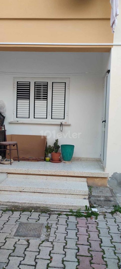 LARGE AND SPACIOUS (3+1) 130M2 TURKISH MADE, VERY AFFORDABLE PRICE FLAT FOR SALE, GROUND FLOOR WITH GARDEN, IN A PERFECT LOCATION IN KÜÇÜK KAYMAKLI.