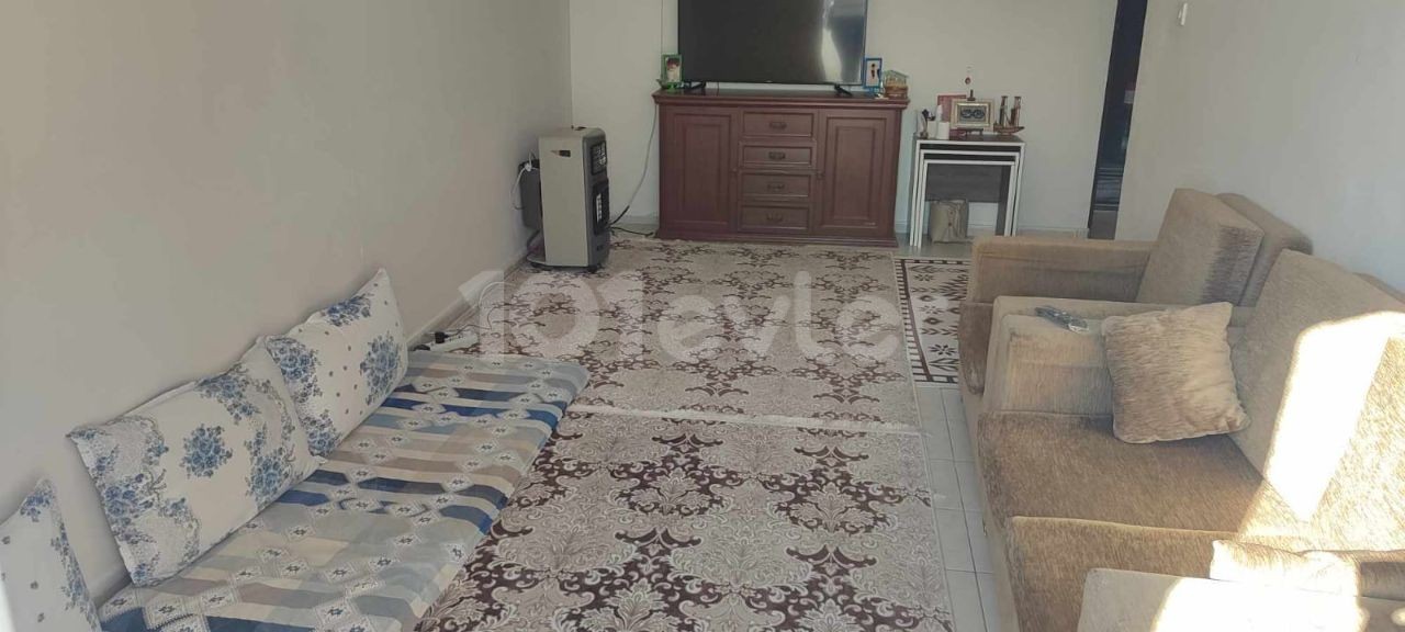 BARGAIN FLAT FOR SALE IN NICOSIA YENİCAMİ AREA (3+1) 130 M2 LARGE AND SPACIOUS TURKISH MADE WITH TERRACE USE ADVANTAGE.