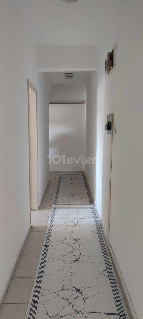 آپارتمان مقرون به صرفه برای فروش در نیکوزیا YENİCAMİ منطقه (3+1) 130 متر مربع بزرگ و جادار ترکیه ساخته شده با تراس استفاده از مزیت.