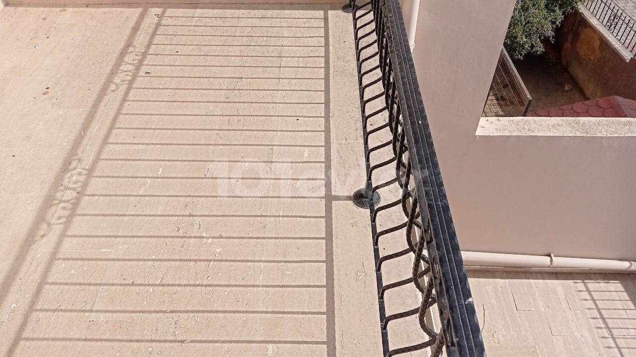 Gönyeli Bölgesin de 150 M2  Huzurlu ve Nezih Konumda Yeni Eşyalı Kiralık Muhteşem Villa 